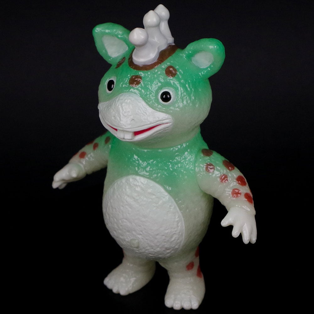 ソフビ】【MAX TOY】快獣ブースカ（蓄光）/MAXTOY マックストイ｜墓場