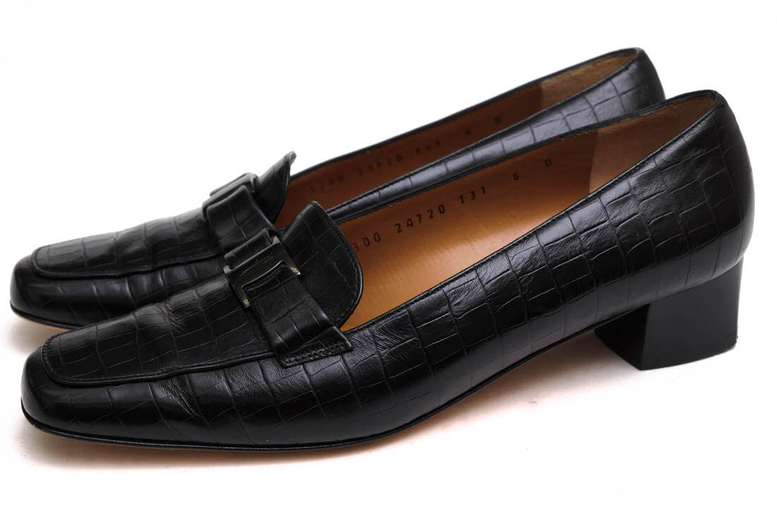 Salvatore Ferragamo TEMA / フェラガモ ガンチーニ金具 牛革 カーフ