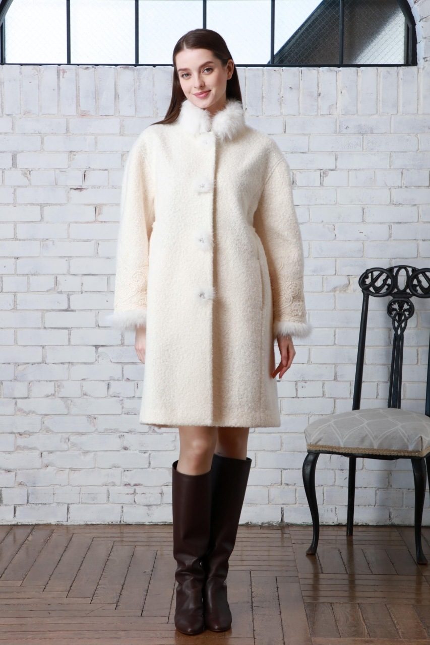 2025年秋冬 ファー使い花モチーフ付コート 2528005 ｜Super Beauty公式通販