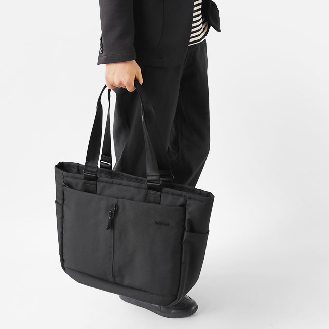 バッグ INCASE Tracks Tote / 22L - Black- Incase（インケース）公式通販 トラックス トート(Tracks Tote) 大容量