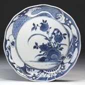 藍九谷 皿 江戸時代前期 前期伊万里 染付 草花文 陽刻捻割地紋