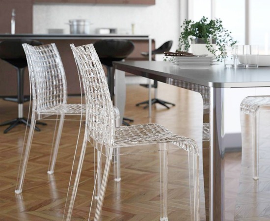 Kartell】 アミアミ（AMI AMI）｜織物のようなデザイン｜スタッキング