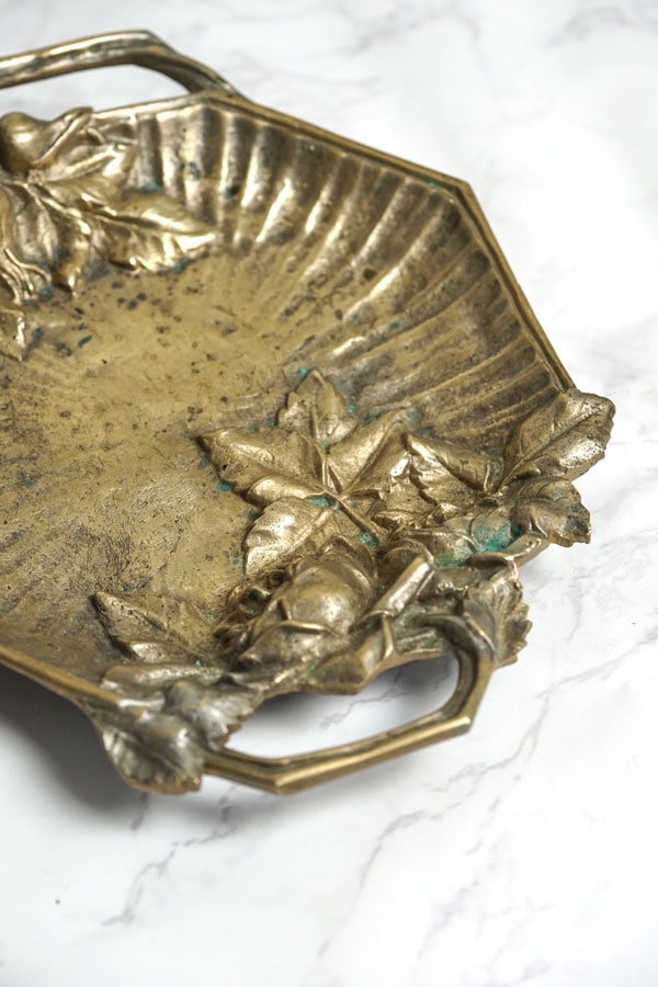 アンティークブロンズの薔薇のレリーフのトレー1870年代頃24×19×3.3cm