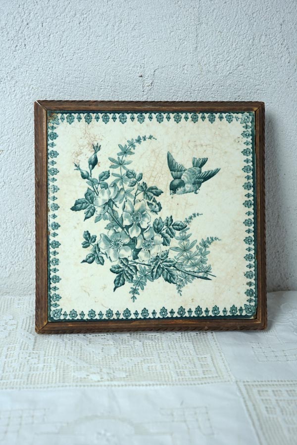 アンティーク番の小鳥のタイルと手彫りのフレームの鍋敷き gk-629の