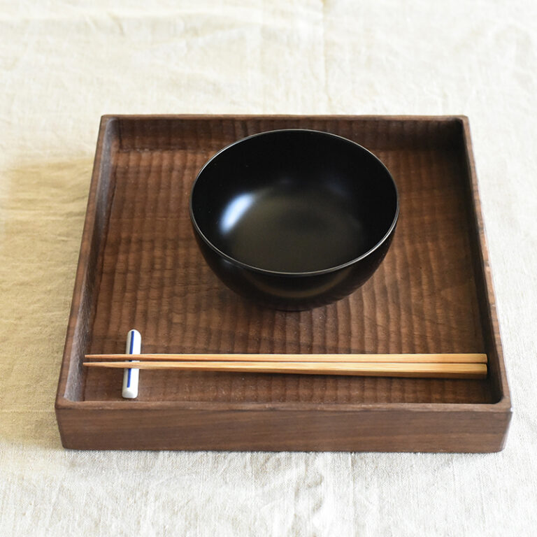 zaq　多分　紫檀の板　ほぼ四角な直方体 高安桐工芸 桐のまな板 正方形（S） | 食器と料理道具の専門店「プロ