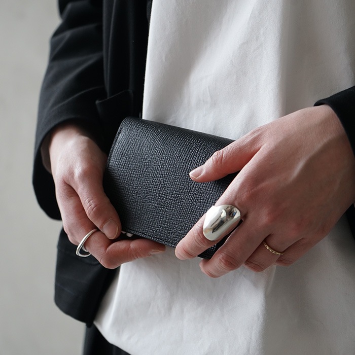 小物 forme / short wallet Serpentine forme short wallet serpentine black × brown | TALE COCOON