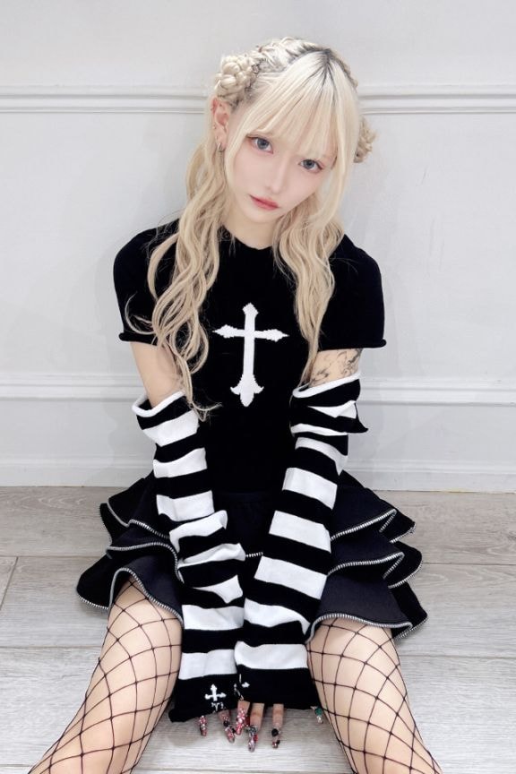 MA*RS】クロス刺繍クラッシュショートニット - BLK/ホワイト size-F