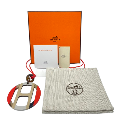 エルメス Hエキップペンダント バッファローホーン ラッカー