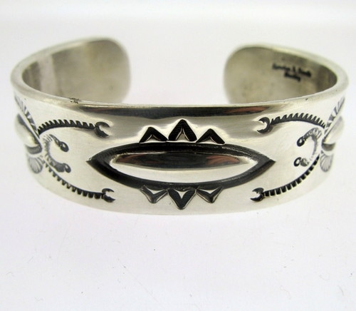 Lyndon Tsosieリンドンツォーシーのバングル｜マライカ公式通販