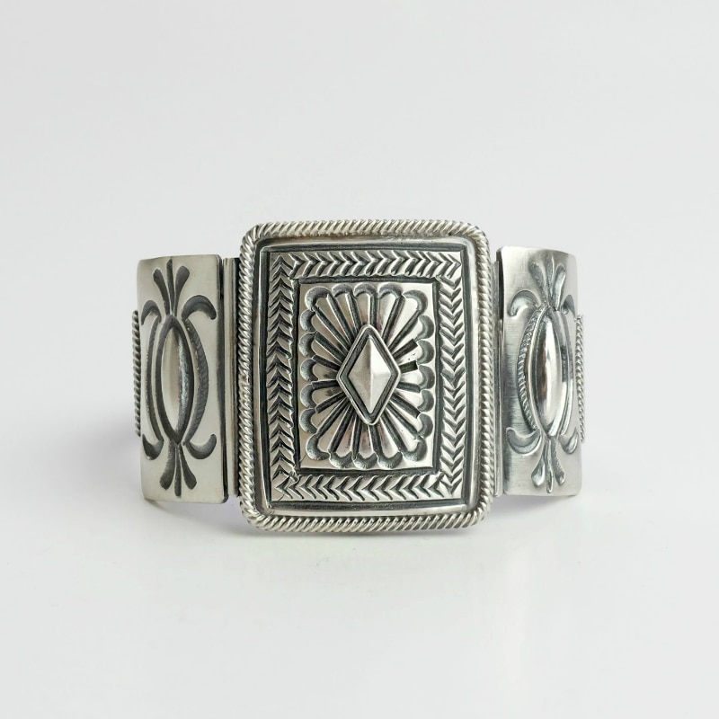 137mm レオンマルチネス スタンプワーク バングル｜マライカ公式通販