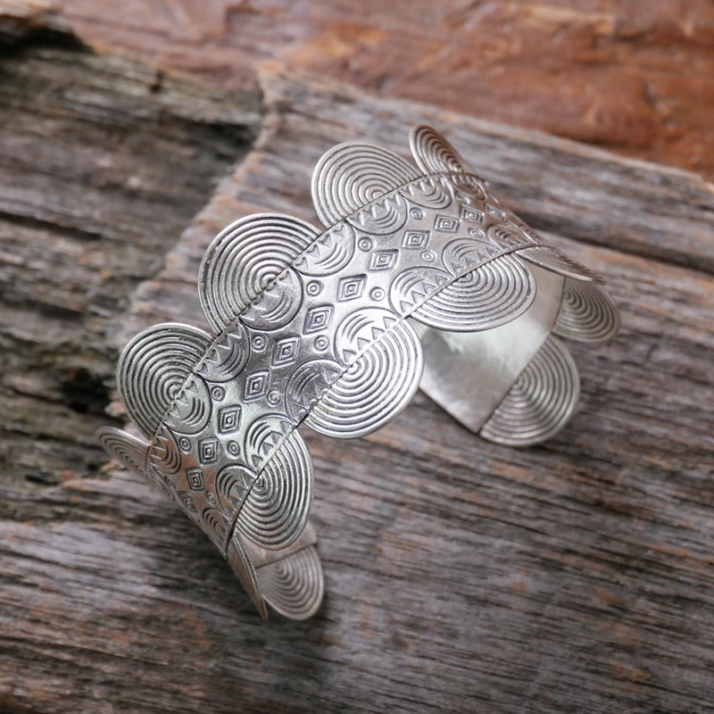 カレンシルバースタンプワークバングル｜マライカ公式通販