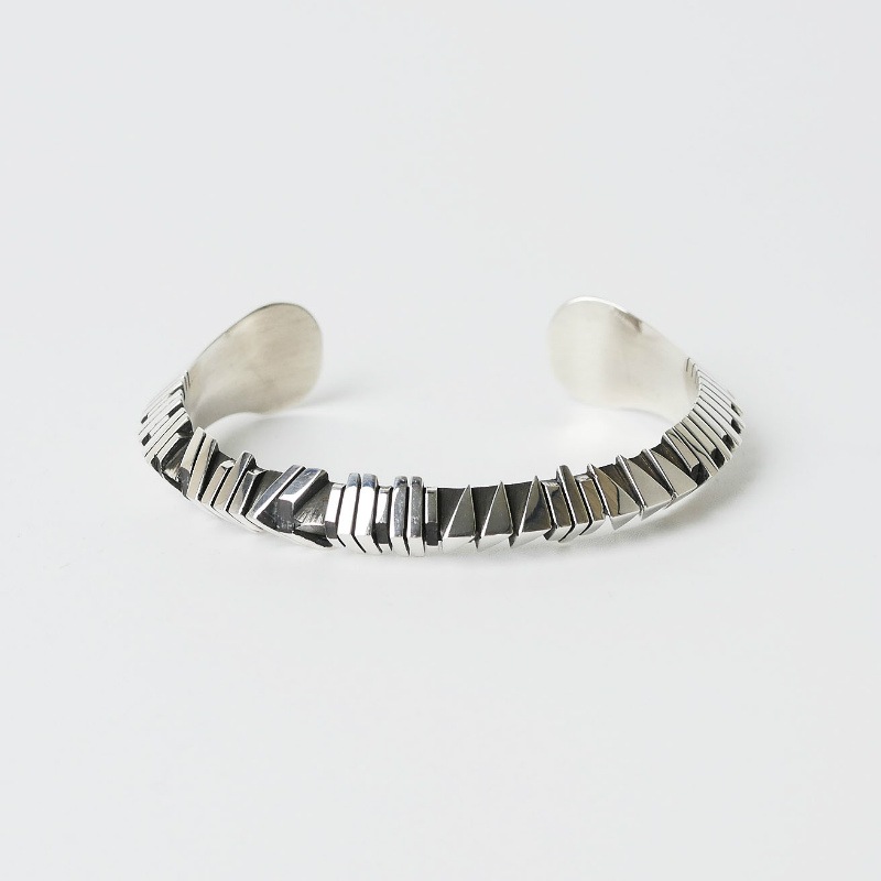 142mm アイゼアオルティス トライアングル バングル｜マライカ公式通販