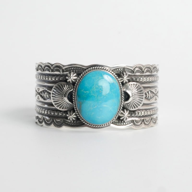 ダレルキャドマン キングマン スタンプワーク バングル｜マライカ公式通販