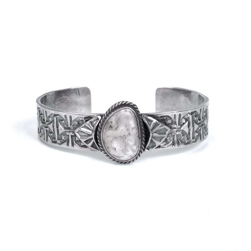 135mm サンシャインリーブス ホワイトバッファロー バングル｜マライカ