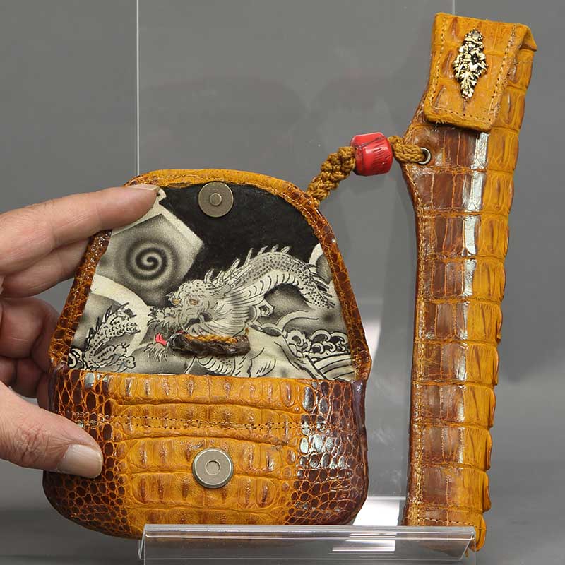 叺（カマス）煙管・刻み煙草入れ【ワニ革｜背ワニ茶】祭用品専門店浅草