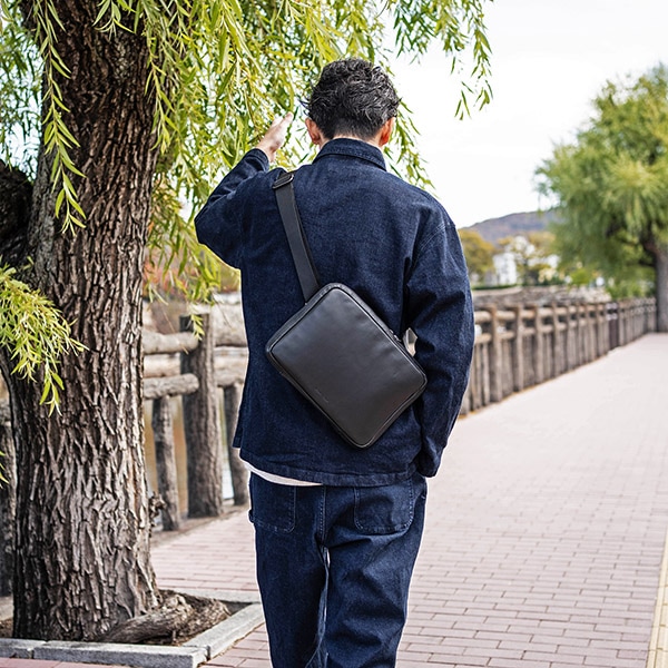 軽量レザーボディーバッグ WINSTON BLACK ブラック 黒 ブランド