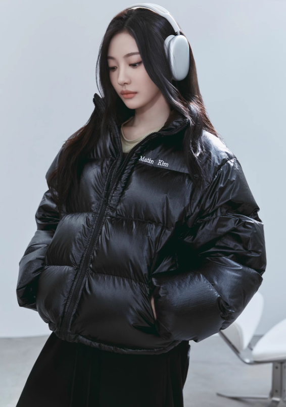 MATIN KIM ダウンジャケット 25F/W SMALL LOGO VOLUME DOWN JUMPER