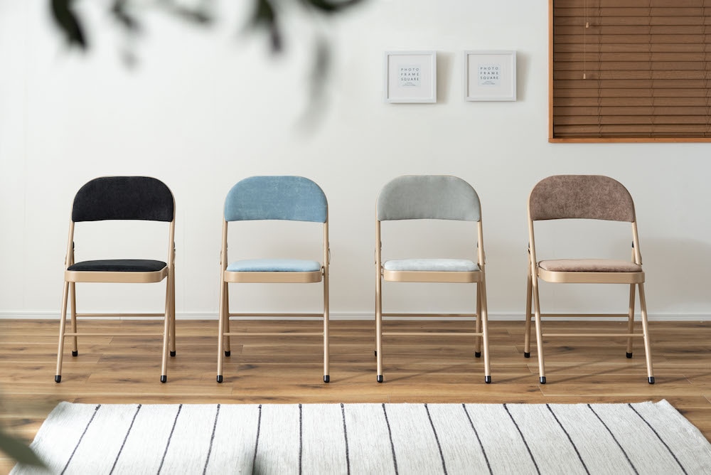 フォールディングチェア」上品な色合いのスチールと高級感を感じる