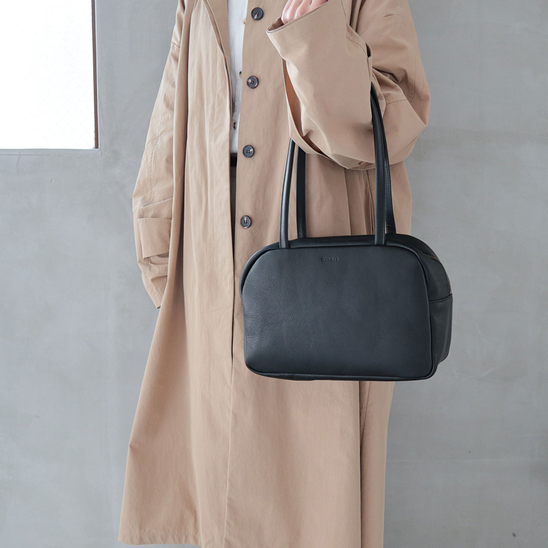 肩掛けできる、ゆったりきちんとデイリーボストン