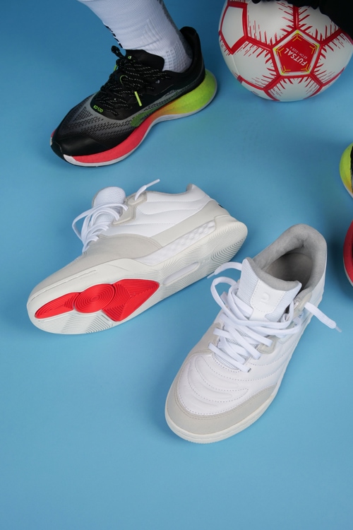 KIPSTA/キプスタ フットサルシューズ ESKUDO PRO FUTSAL LEATHE SWHT