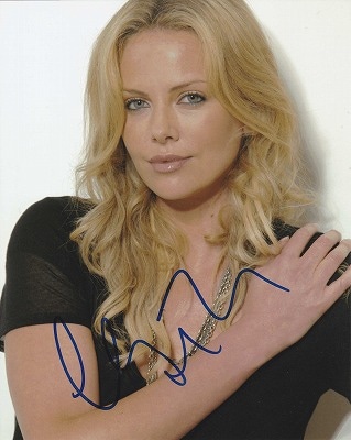 シャーリーズ・セロン 直筆オートグラフ | オートグラフ（直筆サイン