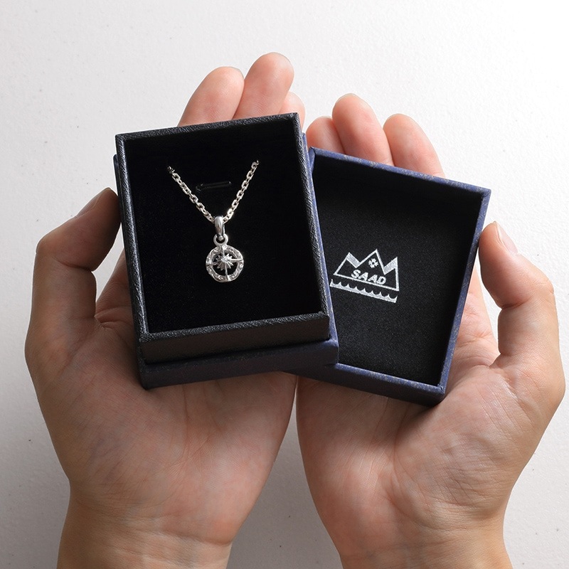 4月誕生石ダイヤモンド ラウンド ペンダント/サンシンボル/アラベスク