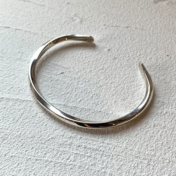 BRU NA BOINNE / ブルーナボイン トルネードバングル ナロー | sai