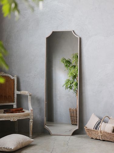 サラグレースがプロデュースを手掛ける壁掛けミラー