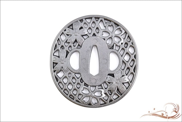 鍔 桜透かし鍔 刺客｜【公式】模造刀・居合刀の専門店「忍屋」