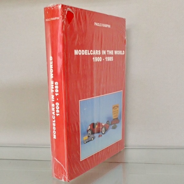 本）MODELCARS IN THE WORLD 1900-1985 世界のミニカー 全832ページ