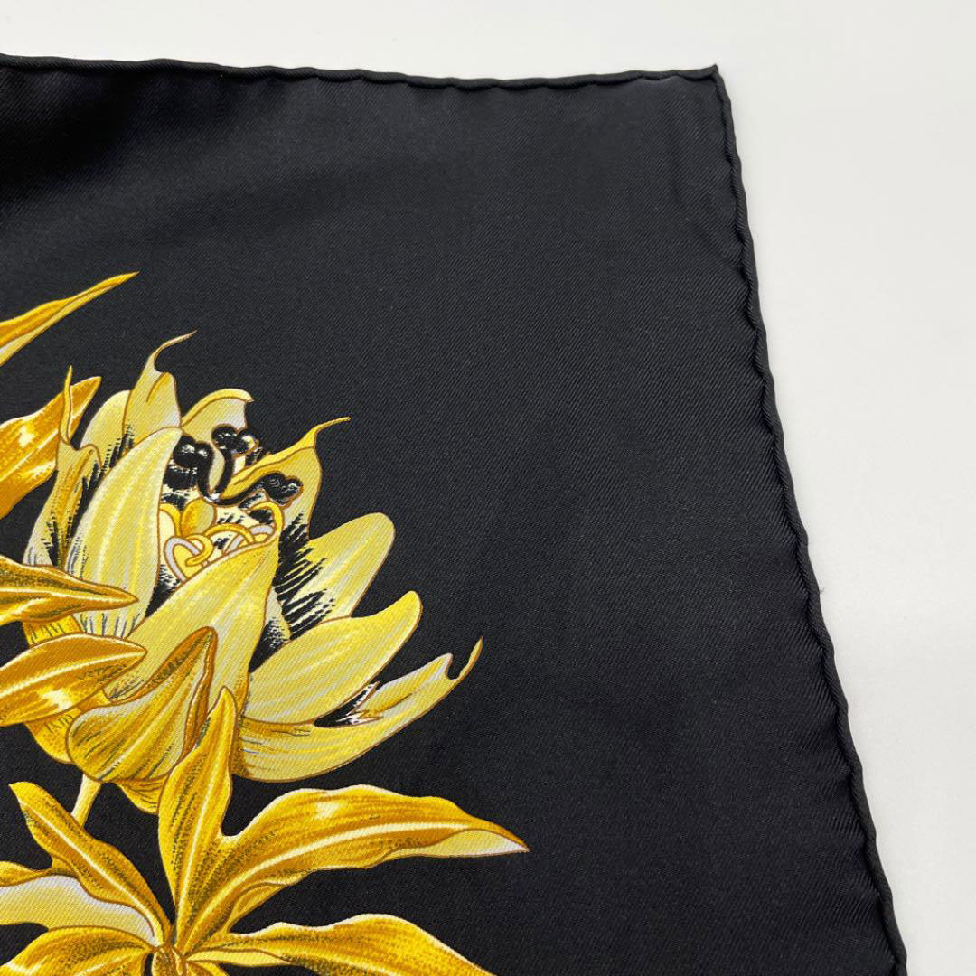 HERMES エルメス スカーフ カレ90 『PASSIFLORES（パッションフラワー