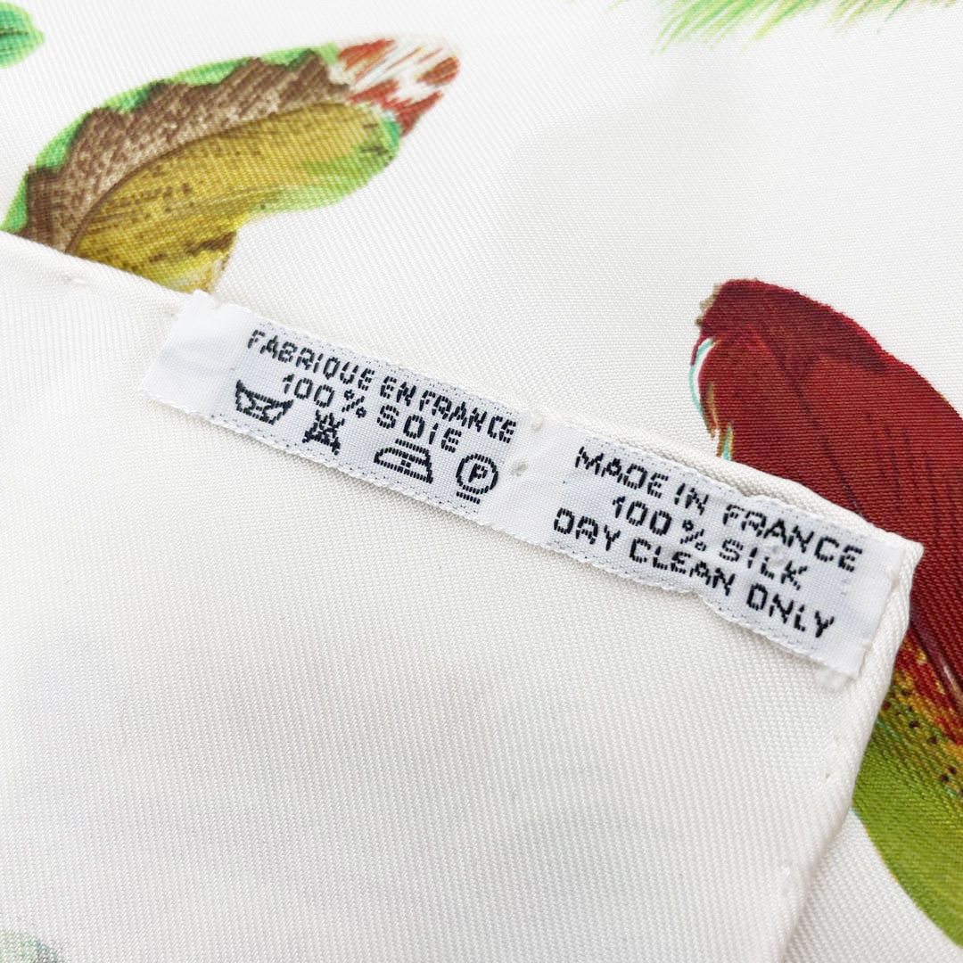 HERMES エルメス スカーフ カレ90 『PLUMES(羽根)』 シルク ホワイト