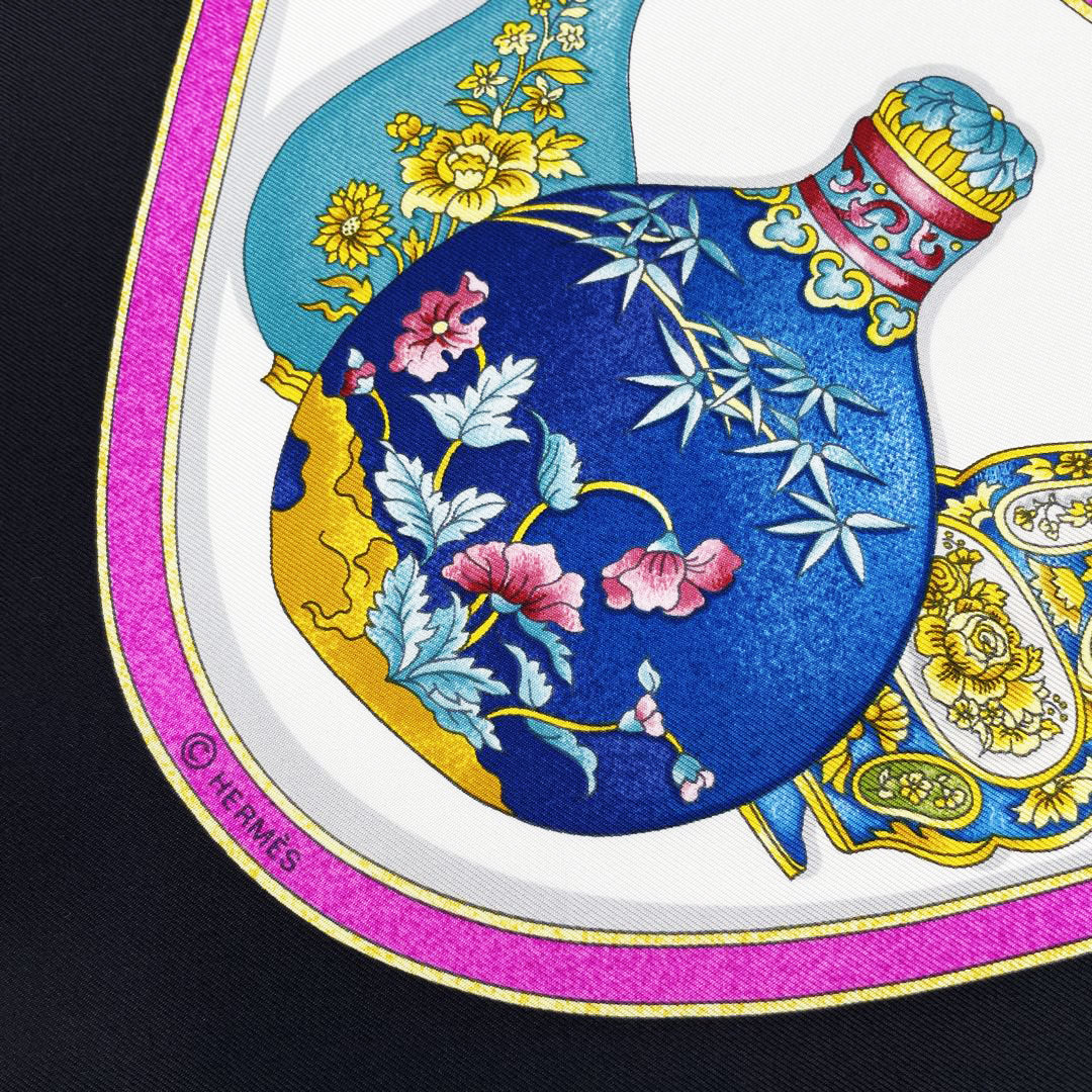 HERMES エルメス スカーフ カレ90 『Qu importe le flacon(香水瓶