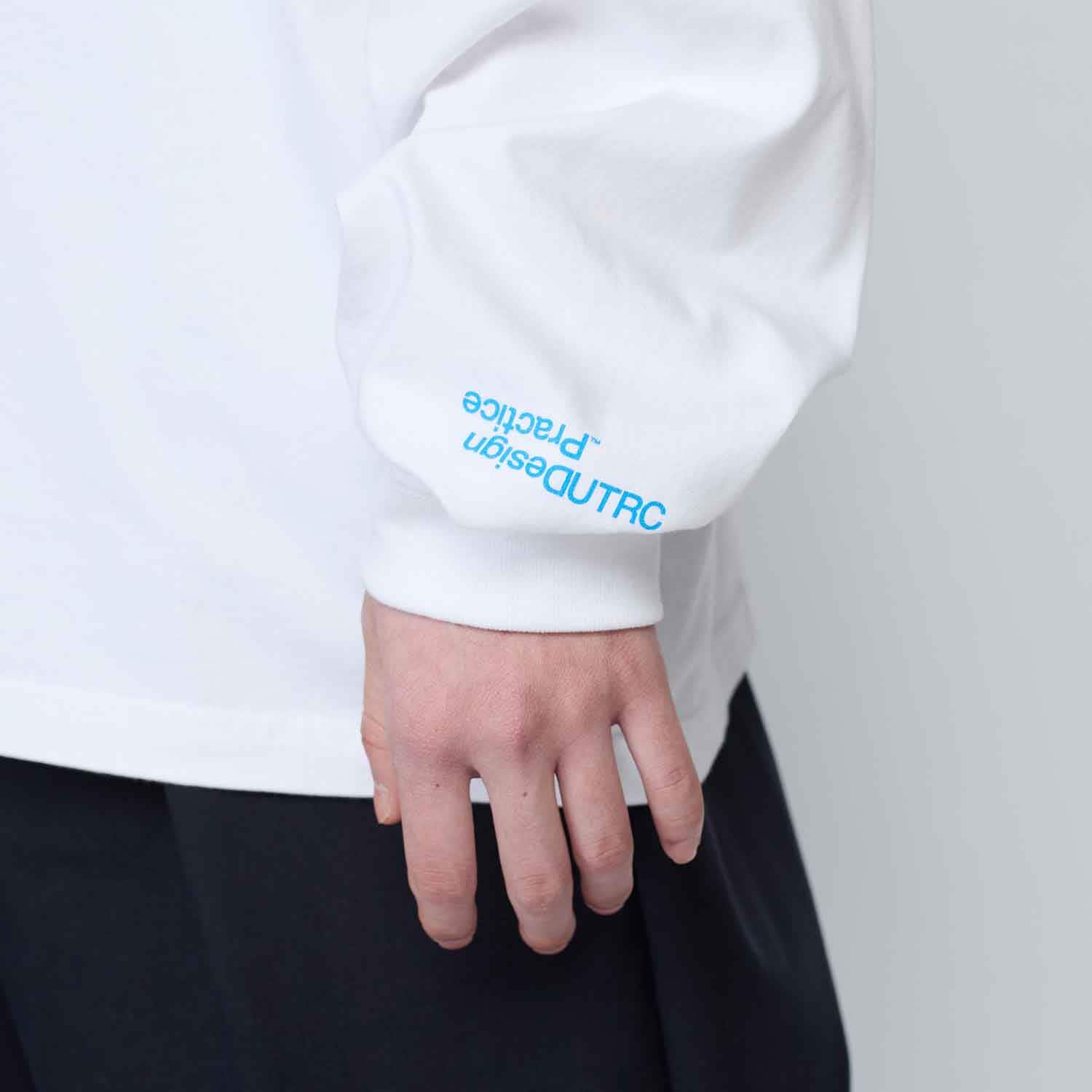 UNTRACE アントレース _213 グラフィックプリントロングスリーブT