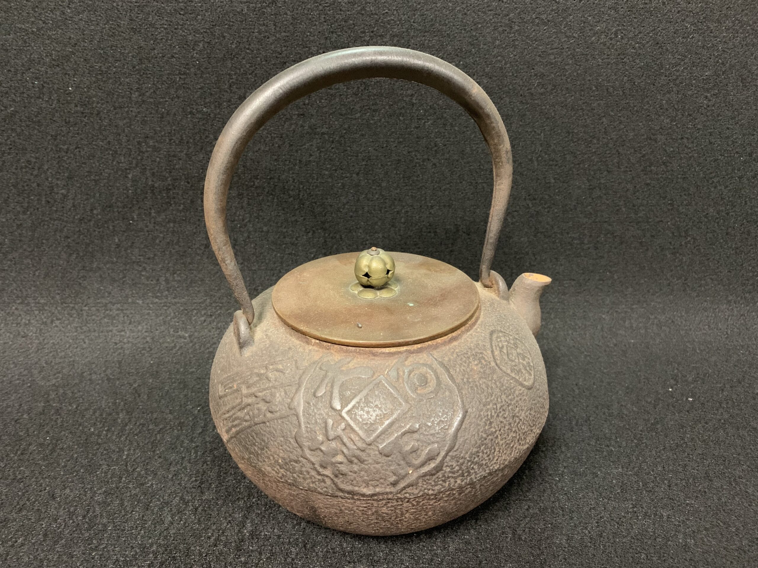 龍文堂在銘 鉄瓶 | アーカイブ | 誠屋 岡山・倉敷の骨董品・古美術