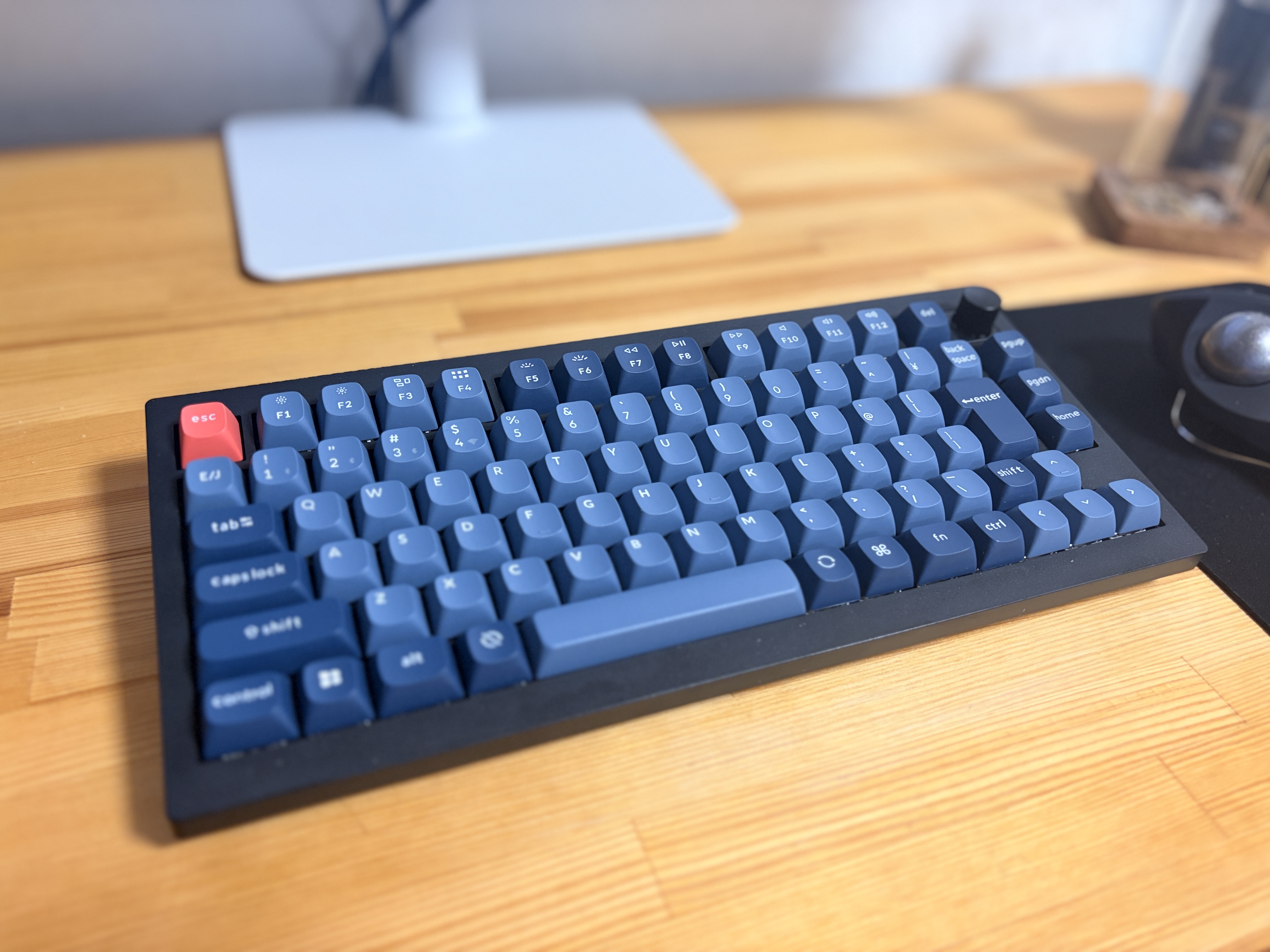 Keychron V1 Max（JIS）レビュー｜接続PC切替が快適、75%で姿勢も整う