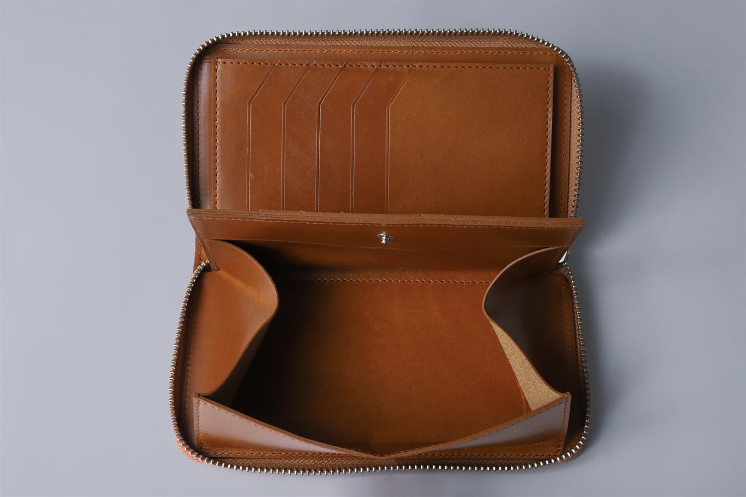 多機能を備えたコンパクト長財布｜手帳のような360度開閉式カード