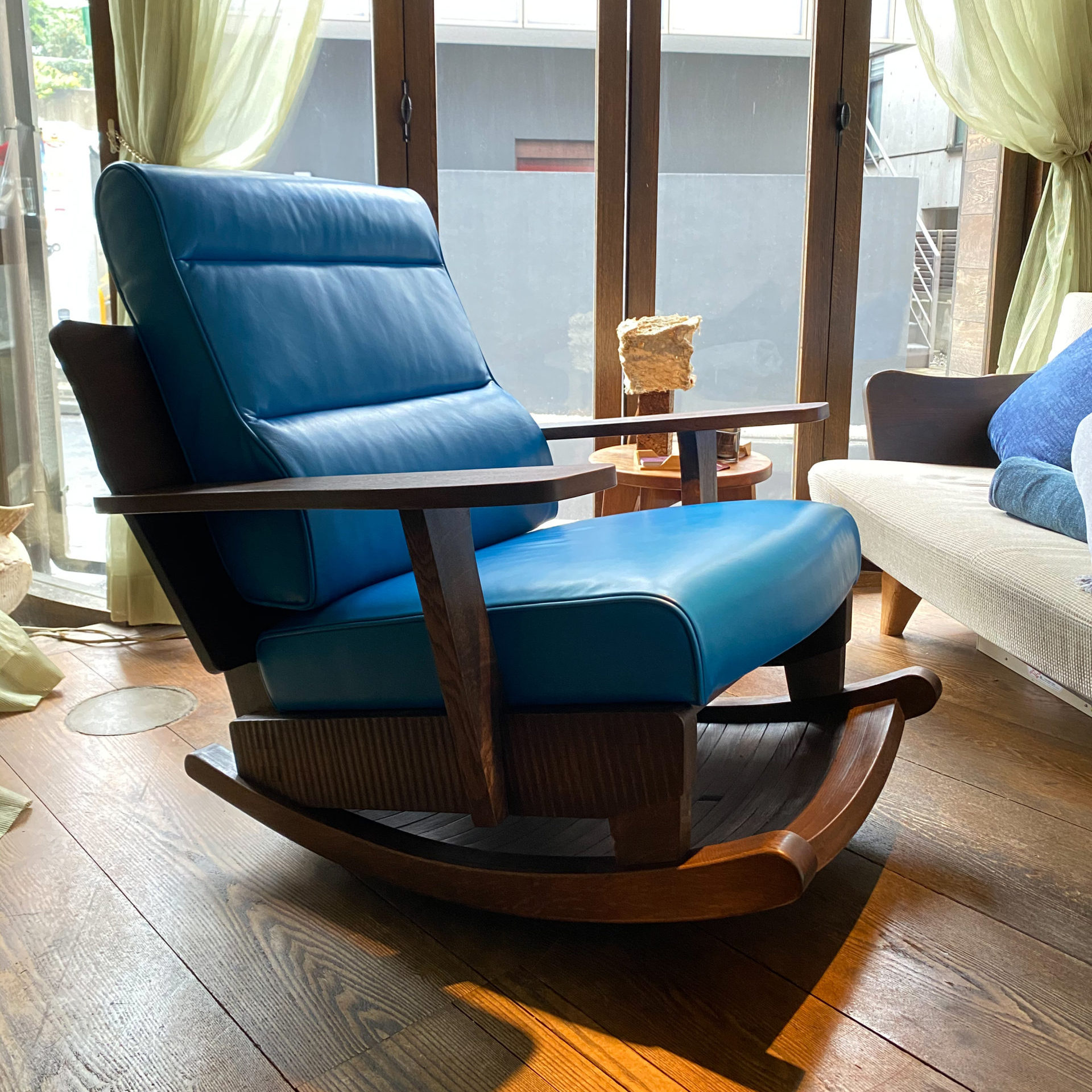 樹齢500年の水楢使用 ロッキングチェア｜本革張り・オーダー可