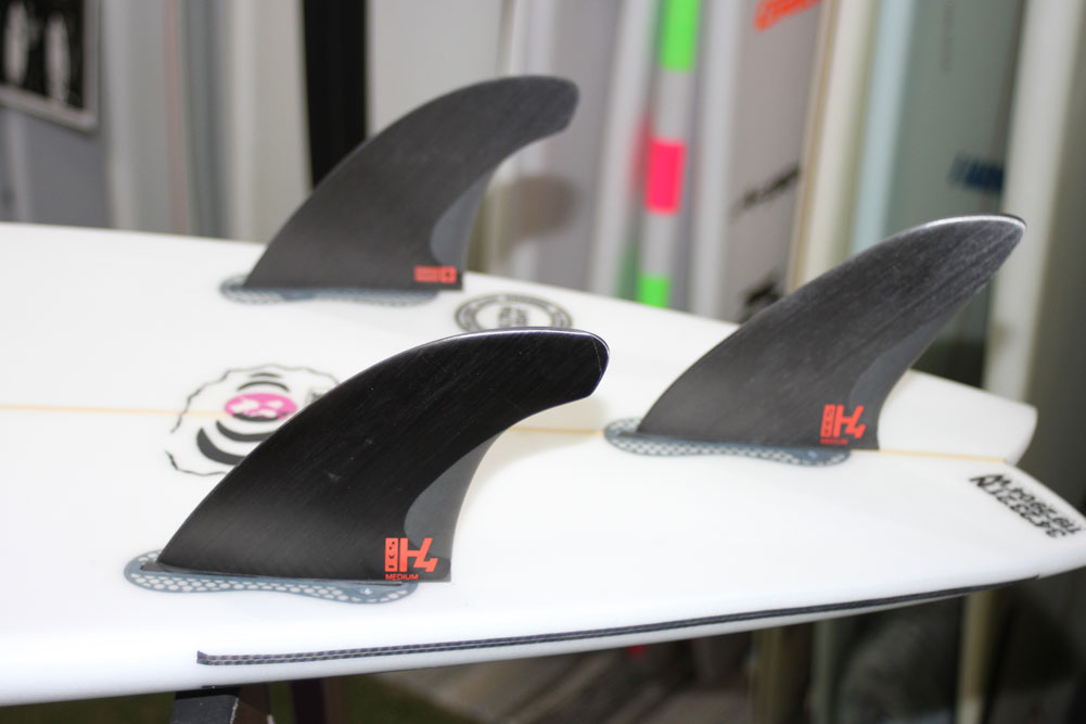 FCS2 H4 ミディアム 美品サーフボードフィン 3枚セット FCS2 H4