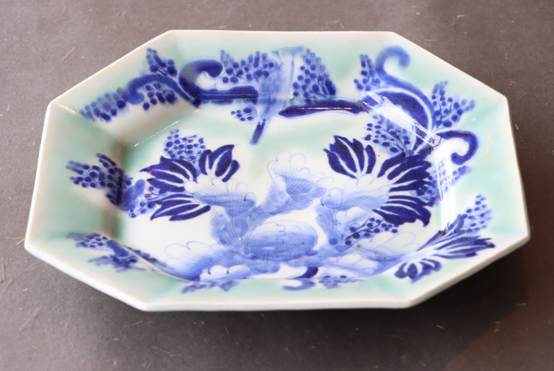 新入荷】古伊万里 青磁 染付 花鳥葡萄文 八角形大皿、入荷しました