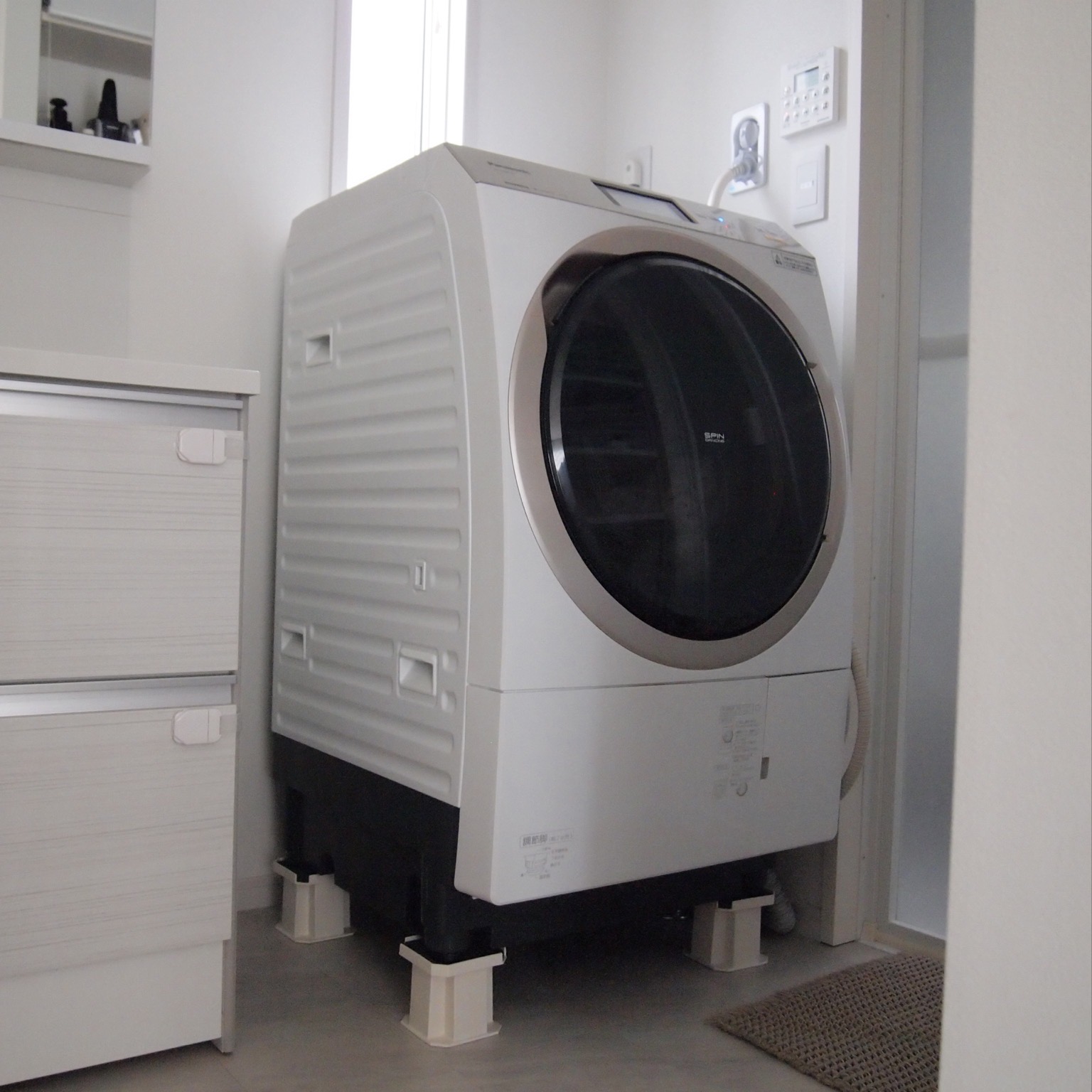 オススメの洗濯機置き台！カクダイのかさ上げ台で家事楽を実現出来まし