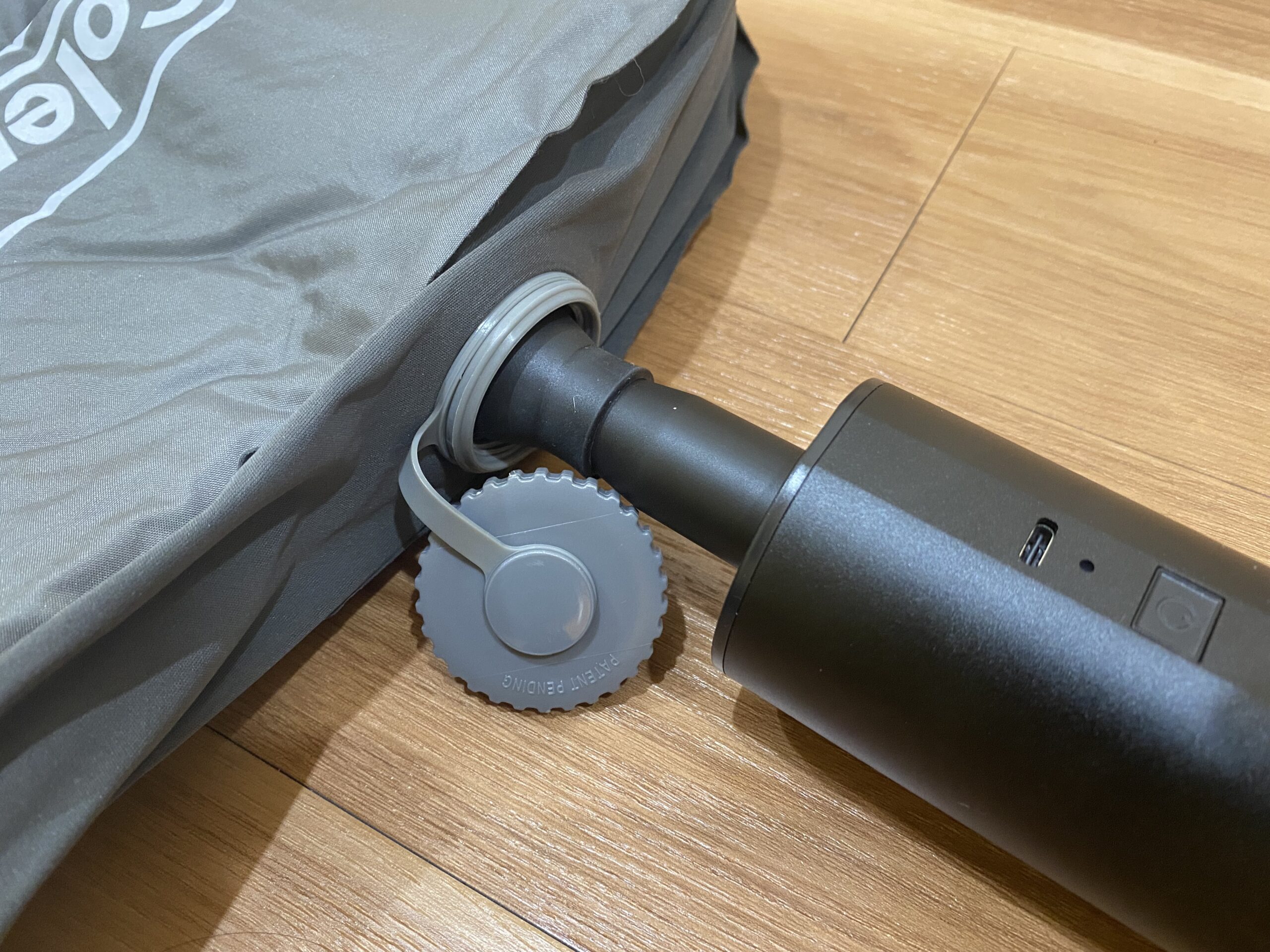 コールマンのマットレス『キャンパーインフレーターマットハイピーク