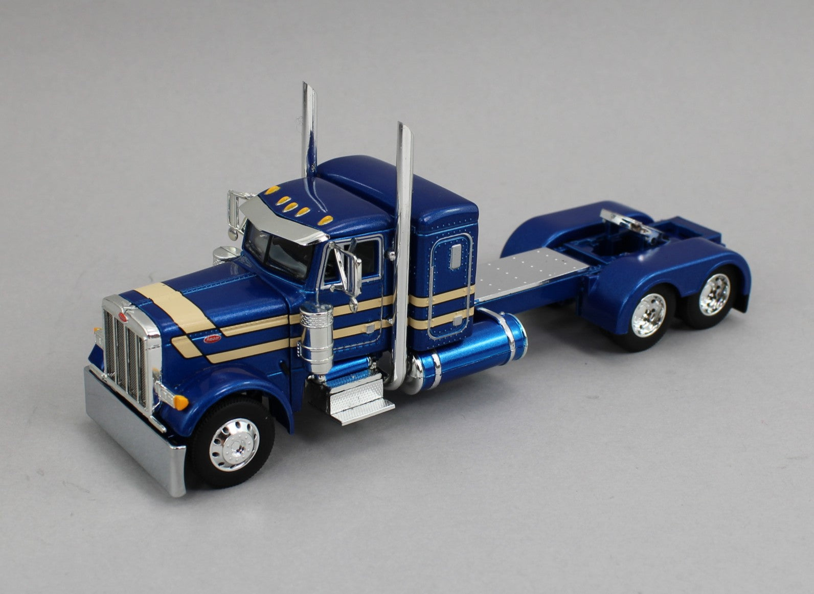 DCP 1:64 *BLUE & TAN* Peterbilt 379 36