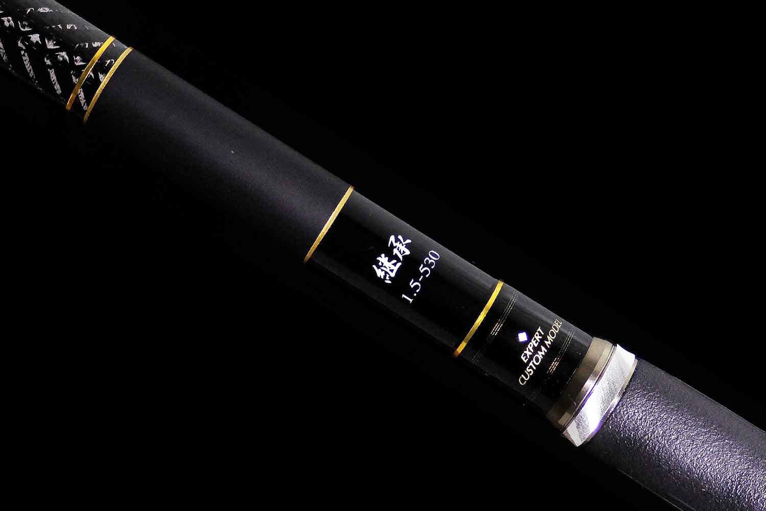 大グレも自然に浮く!! 磯竿『ゼロサムX4継承』が新素材で進化をとげて