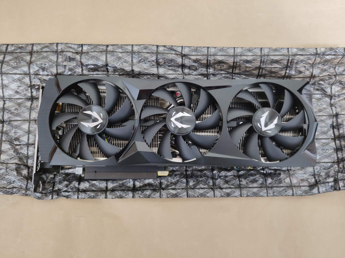 ZOTAC GeForce RTX 2070 SUPER AMP Extremeのレビュー！三連ファン仕様