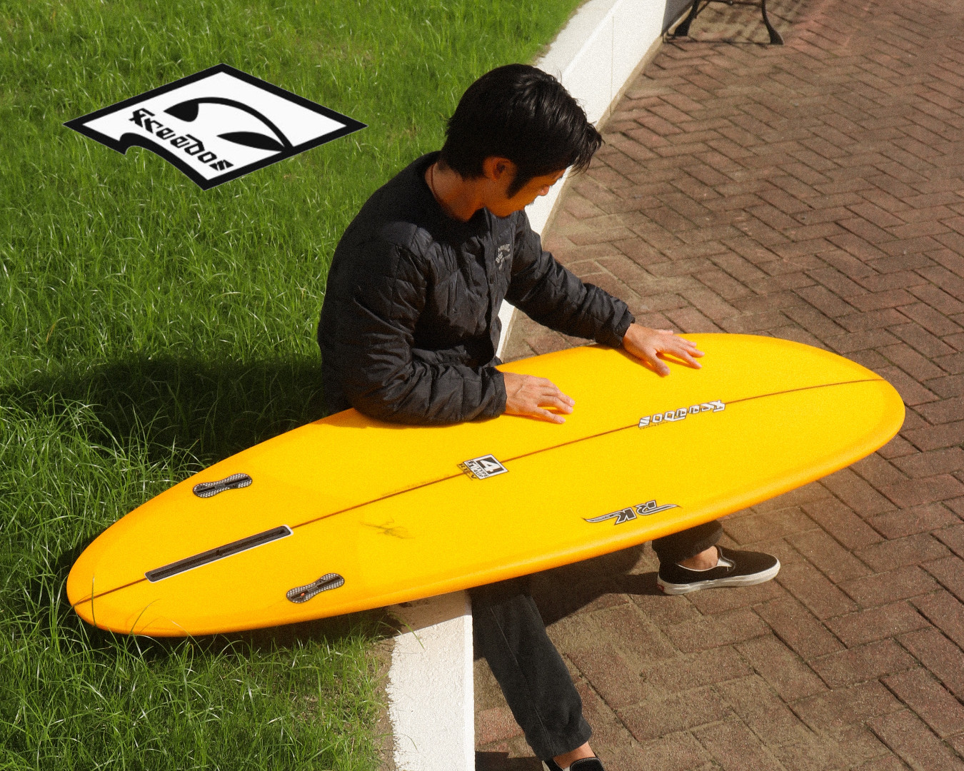 FREEDOM SURFBOARDS】宮崎日南の波を乗りこなす。 | ムラサキスポーツ
