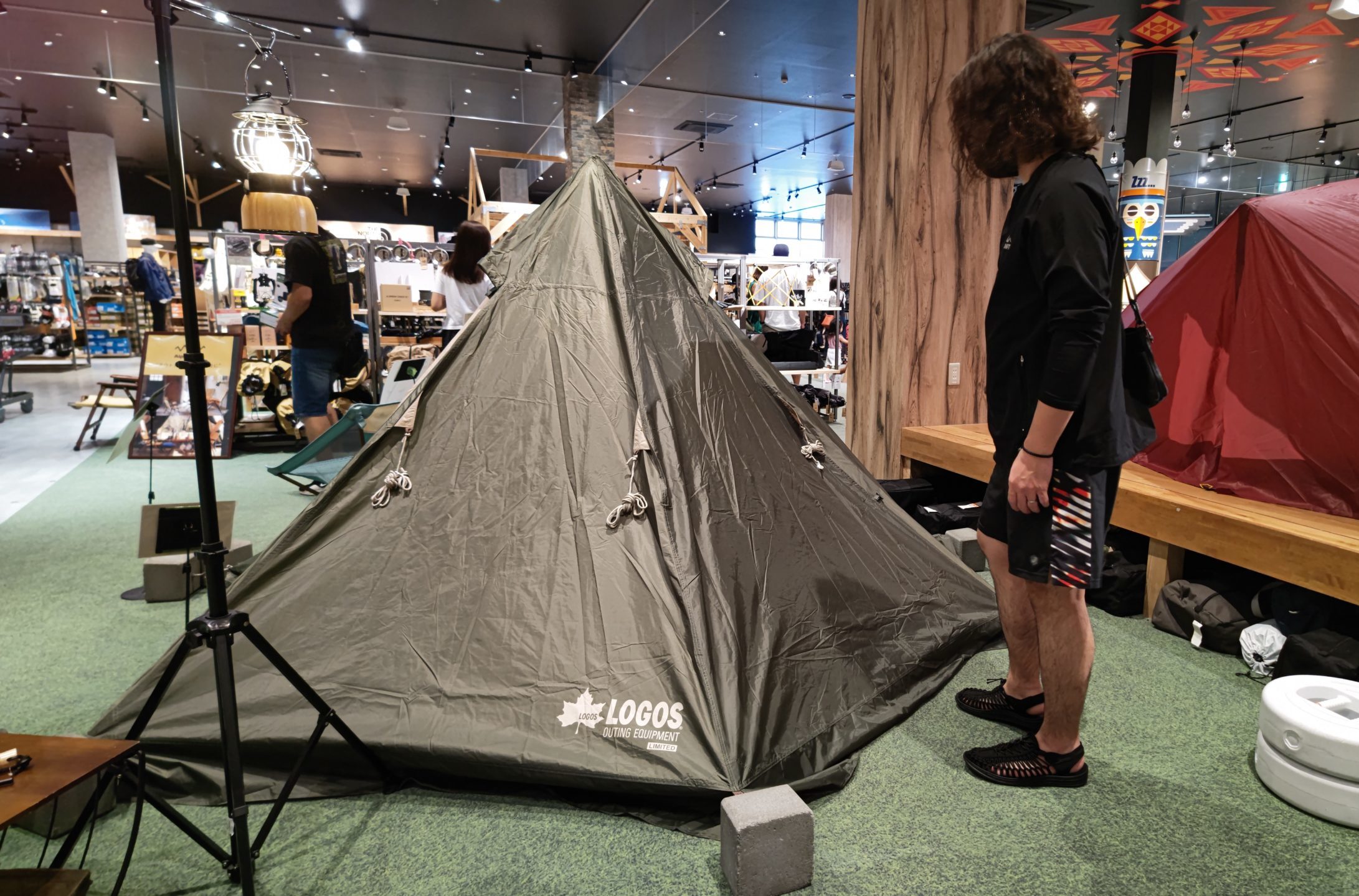 ロゴス ツーリングTepeeT/C300(2023LIMITED)・ナバホ Tepee300 比較