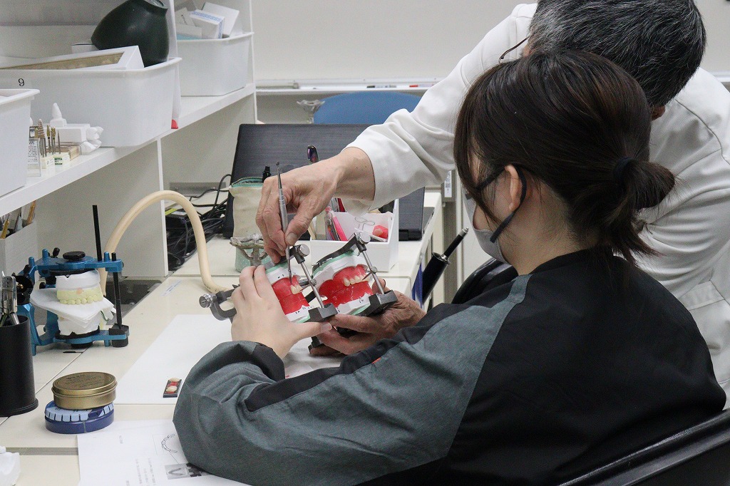 歯科技工士って？どんな仕事？ | 河原医療大学校