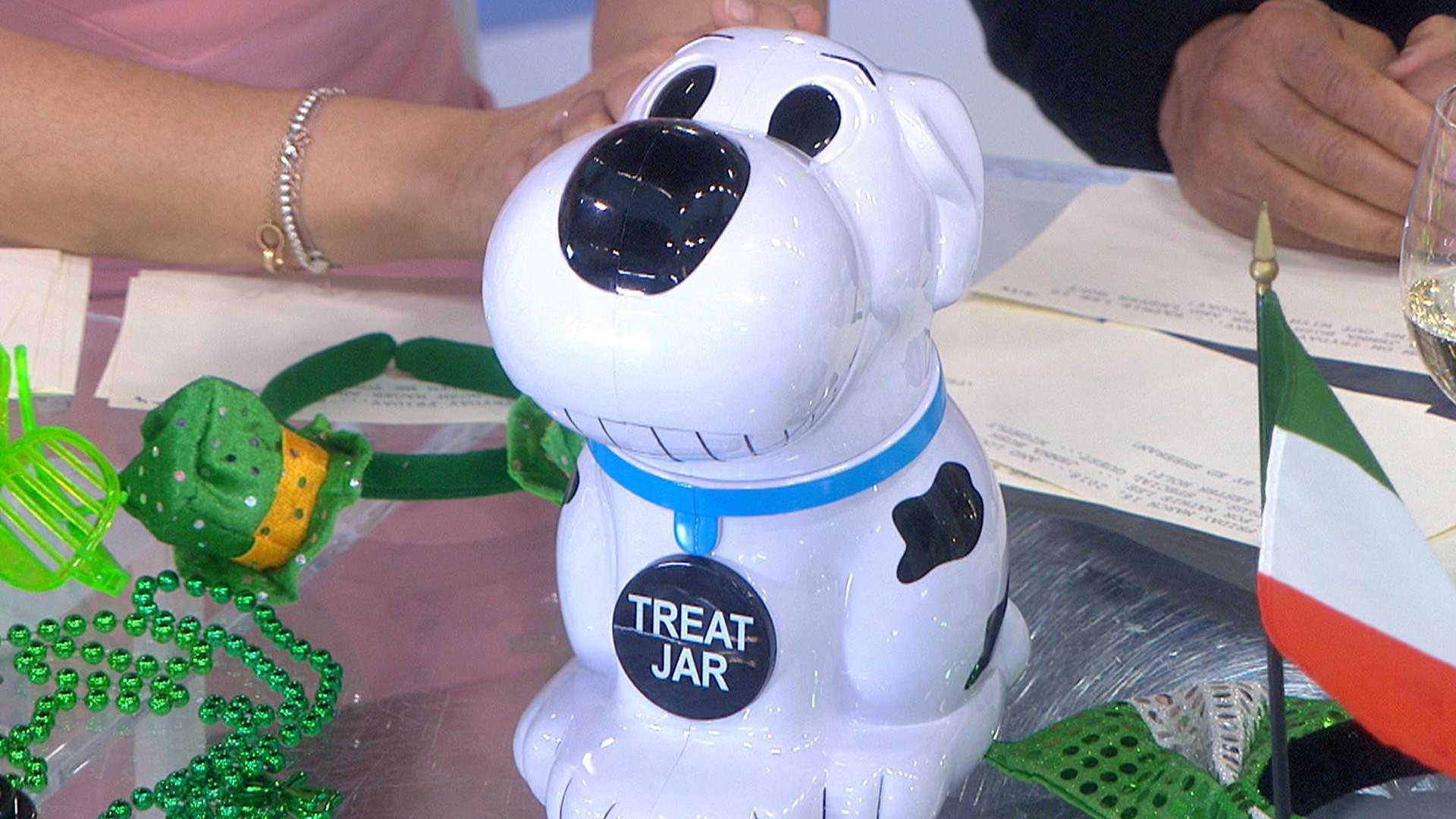 Hoda Kotb, Jenna Bush Hager and Lester Holt try a barking cookie jar