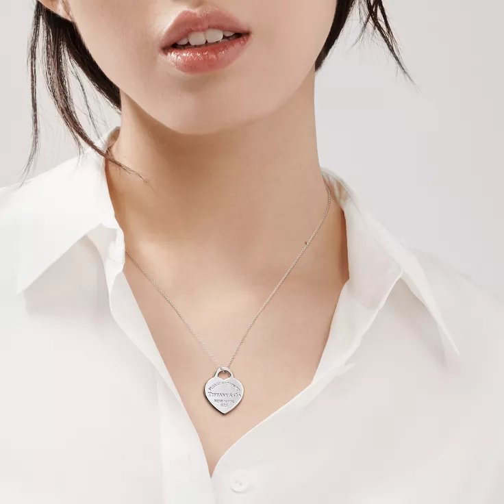 Return to Tiffany®:Heart Tag Pendant in Silver, Medium | Tiffany